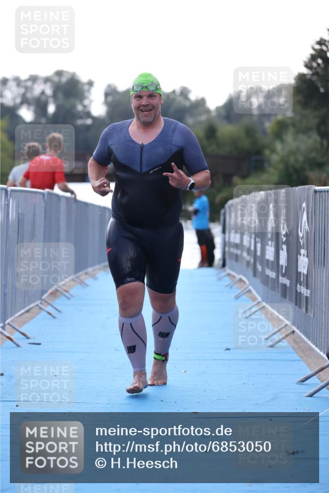25.08.2024 - Elbe Triathlon Hamburg H.Heesch http://msf.ph/oto/6853050 25.08.2024 15:36:05 Schwimmen  meine-sportfotos.de
