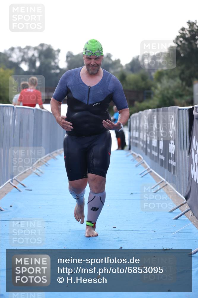 25.08.2024 - Elbe Triathlon Hamburg H.Heesch http://msf.ph/oto/6853095 25.08.2024 15:36:05 Schwimmen  meine-sportfotos.de