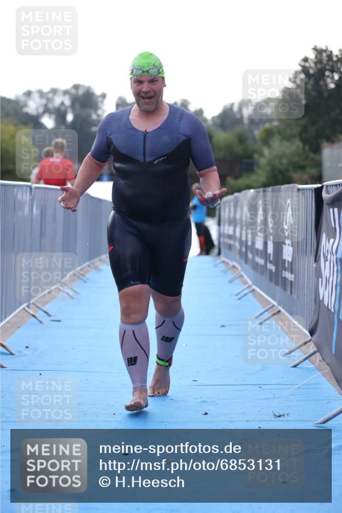 25.08.2024 - Elbe Triathlon Hamburg H.Heesch http://msf.ph/oto/6853131 25.08.2024 15:36:06 Schwimmen  meine-sportfotos.de