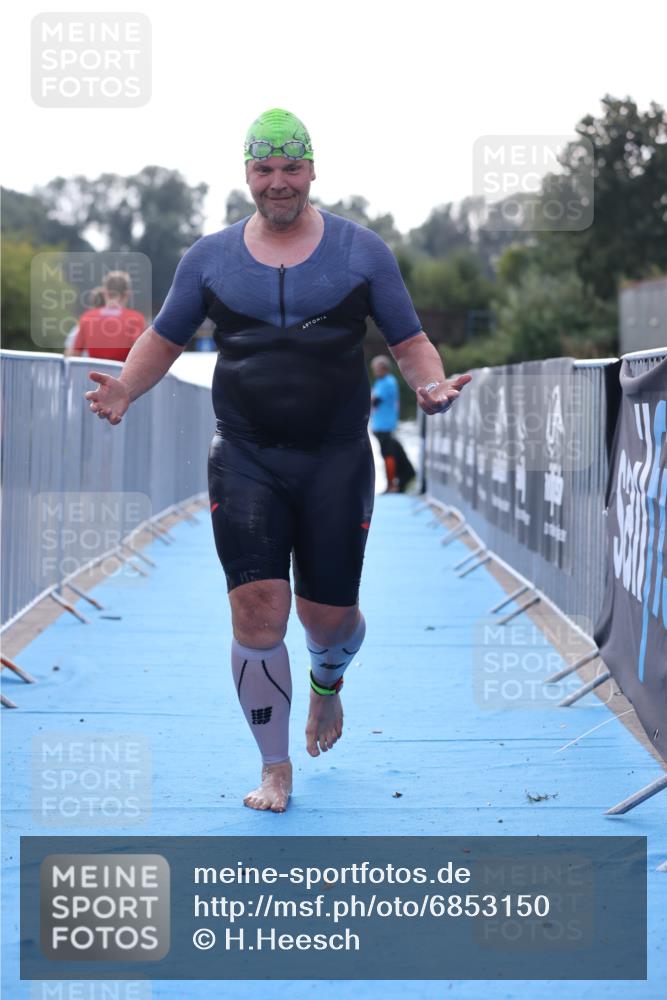 25.08.2024 - Elbe Triathlon Hamburg H.Heesch http://msf.ph/oto/6853150 25.08.2024 15:36:06 Schwimmen  meine-sportfotos.de