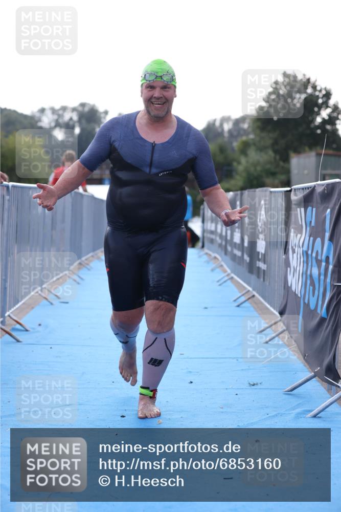 25.08.2024 - Elbe Triathlon Hamburg H.Heesch http://msf.ph/oto/6853160 25.08.2024 15:36:06 Schwimmen  meine-sportfotos.de