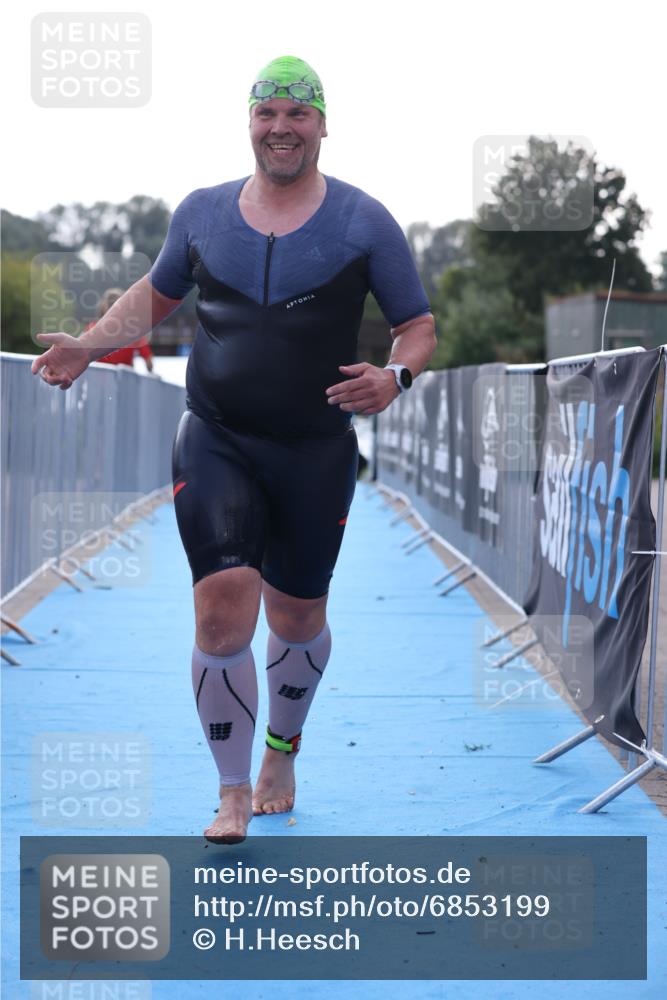 25.08.2024 - Elbe Triathlon Hamburg H.Heesch http://msf.ph/oto/6853199 25.08.2024 15:36:06 Schwimmen  meine-sportfotos.de