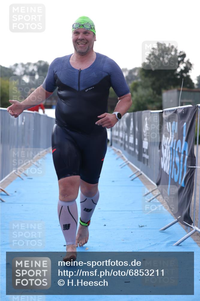 25.08.2024 - Elbe Triathlon Hamburg H.Heesch http://msf.ph/oto/6853211 25.08.2024 15:36:06 Schwimmen  meine-sportfotos.de
