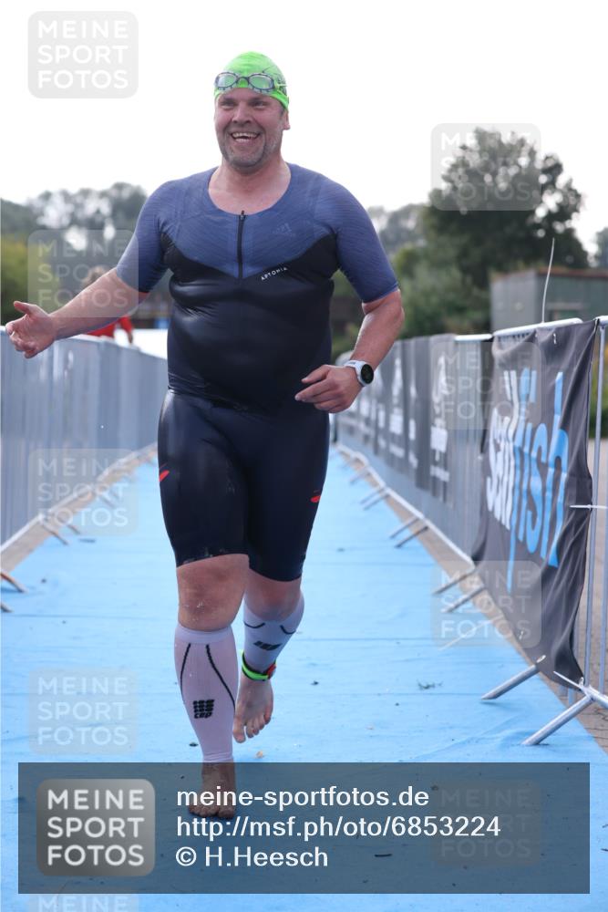 25.08.2024 - Elbe Triathlon Hamburg H.Heesch http://msf.ph/oto/6853224 25.08.2024 15:36:06 Schwimmen  meine-sportfotos.de