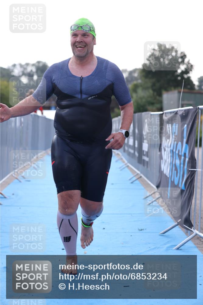 25.08.2024 - Elbe Triathlon Hamburg H.Heesch http://msf.ph/oto/6853234 25.08.2024 15:36:06 Schwimmen  meine-sportfotos.de