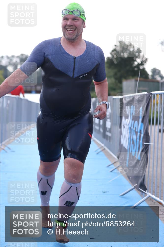 25.08.2024 - Elbe Triathlon Hamburg H.Heesch http://msf.ph/oto/6853264 25.08.2024 15:36:07 Schwimmen  meine-sportfotos.de