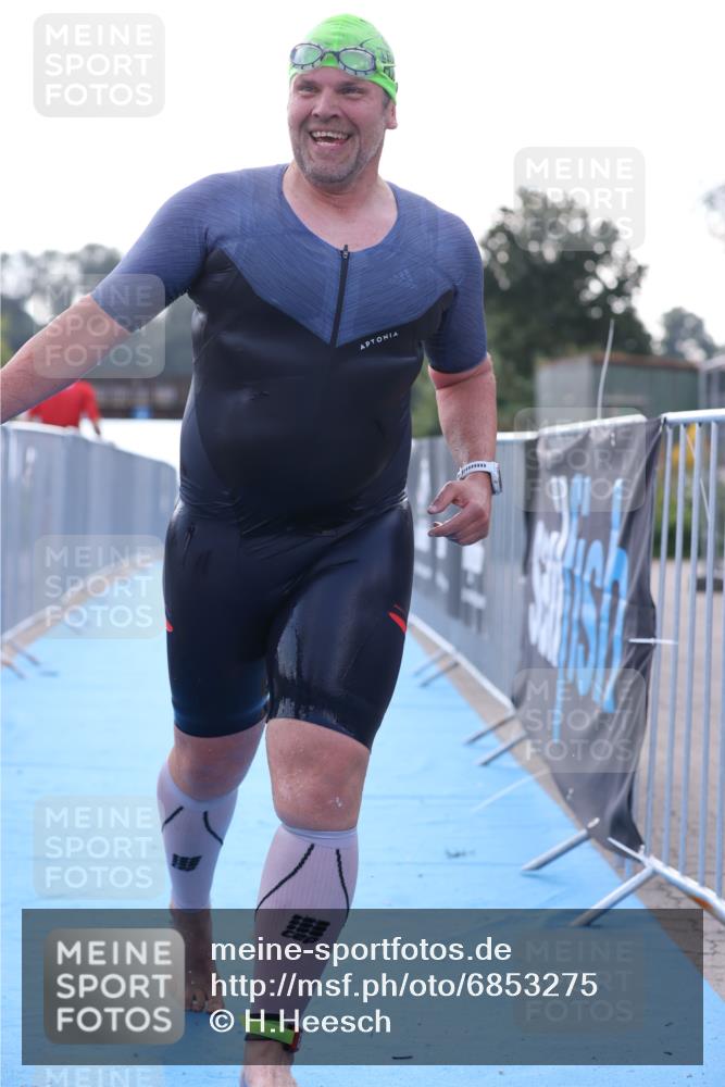 25.08.2024 - Elbe Triathlon Hamburg H.Heesch http://msf.ph/oto/6853275 25.08.2024 15:36:07 Schwimmen  meine-sportfotos.de