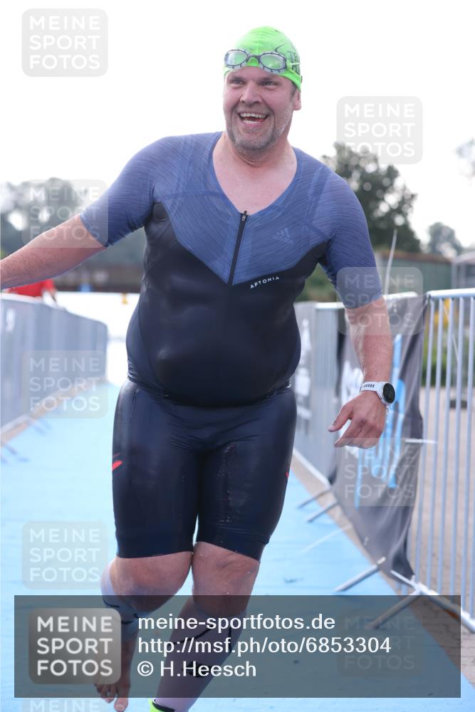 25.08.2024 - Elbe Triathlon Hamburg H.Heesch http://msf.ph/oto/6853304 25.08.2024 15:36:07 Schwimmen  meine-sportfotos.de