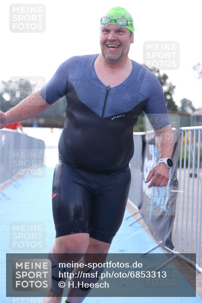 25.08.2024 - Elbe Triathlon Hamburg H.Heesch http://msf.ph/oto/6853313 25.08.2024 15:36:07 Schwimmen  meine-sportfotos.de