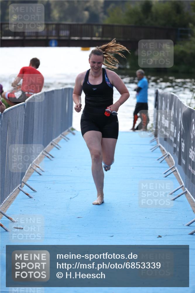 25.08.2024 - Elbe Triathlon Hamburg H.Heesch http://msf.ph/oto/6853339 25.08.2024 15:37:24 Schwimmen  meine-sportfotos.de