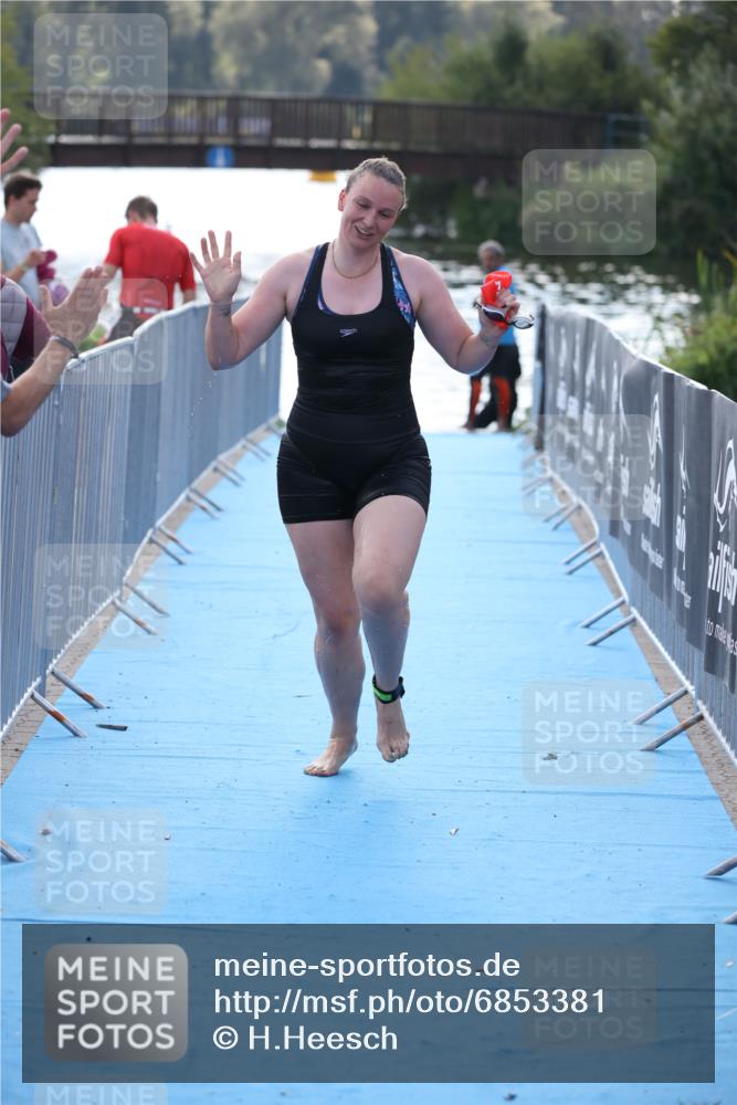 25.08.2024 - Elbe Triathlon Hamburg H.Heesch http://msf.ph/oto/6853381 25.08.2024 15:37:25 Schwimmen  meine-sportfotos.de