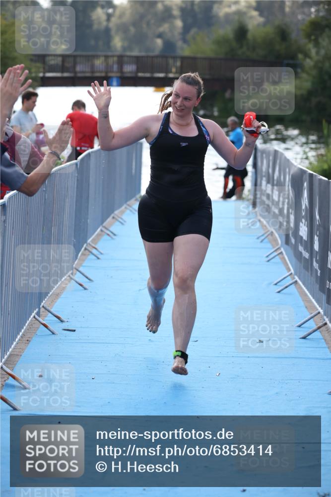 25.08.2024 - Elbe Triathlon Hamburg H.Heesch http://msf.ph/oto/6853414 25.08.2024 15:37:25 Schwimmen  meine-sportfotos.de