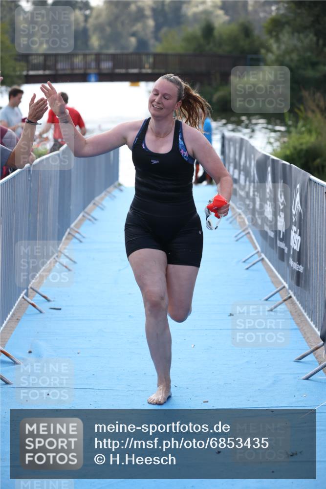 25.08.2024 - Elbe Triathlon Hamburg H.Heesch http://msf.ph/oto/6853435 25.08.2024 15:37:26 Schwimmen  meine-sportfotos.de
