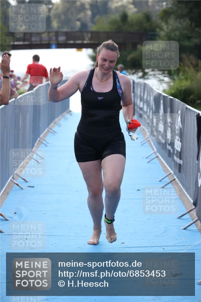 25.08.2024 - Elbe Triathlon Hamburg H.Heesch http://msf.ph/oto/6853453 25.08.2024 15:37:26 Schwimmen  meine-sportfotos.de