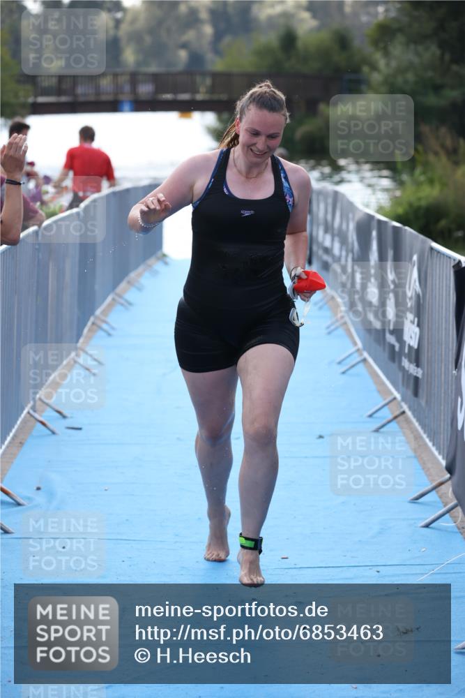 25.08.2024 - Elbe Triathlon Hamburg H.Heesch http://msf.ph/oto/6853463 25.08.2024 15:37:26 Schwimmen  meine-sportfotos.de