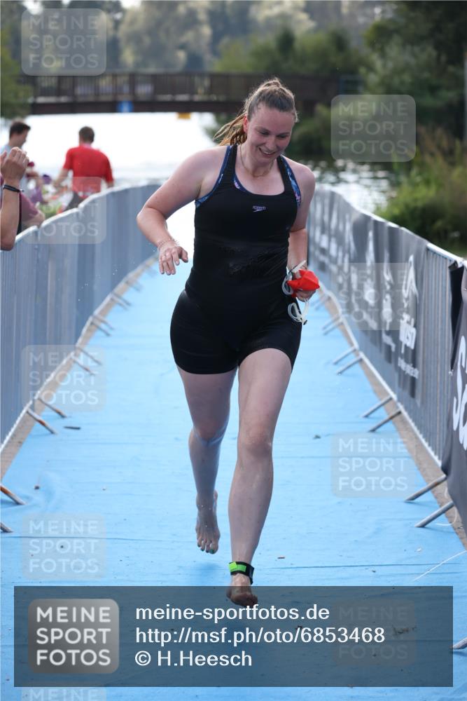 25.08.2024 - Elbe Triathlon Hamburg H.Heesch http://msf.ph/oto/6853468 25.08.2024 15:37:26 Schwimmen  meine-sportfotos.de