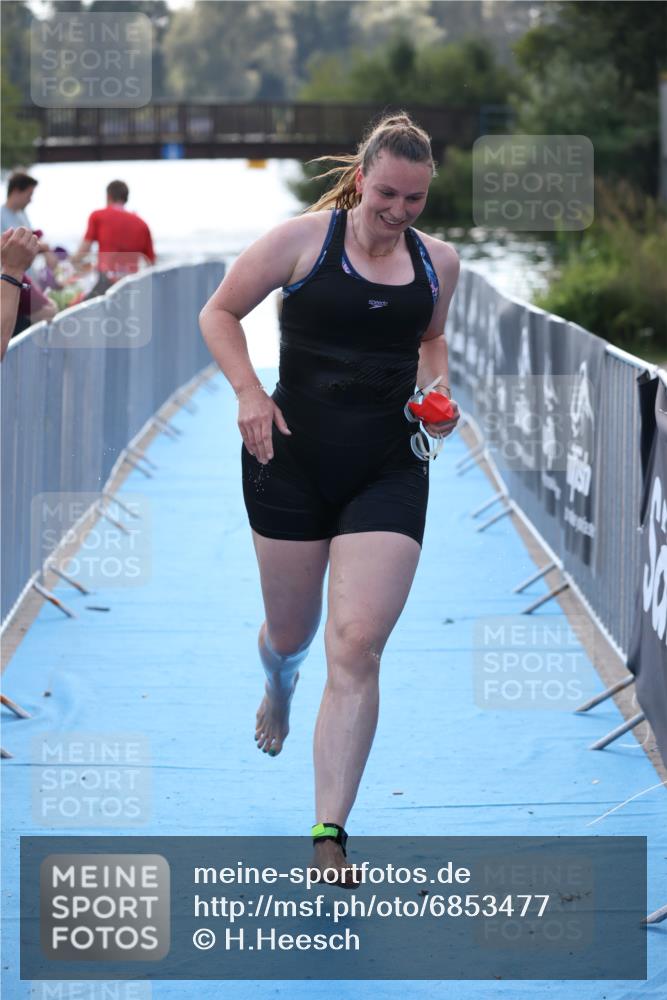 25.08.2024 - Elbe Triathlon Hamburg H.Heesch http://msf.ph/oto/6853477 25.08.2024 15:37:26 Schwimmen  meine-sportfotos.de