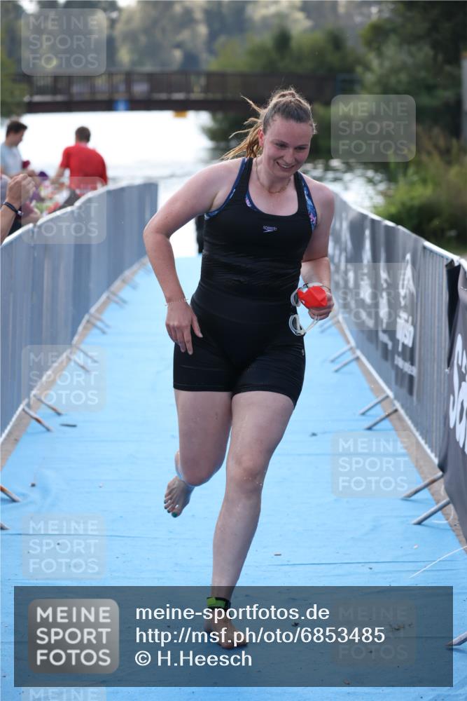 25.08.2024 - Elbe Triathlon Hamburg H.Heesch http://msf.ph/oto/6853485 25.08.2024 15:37:26 Schwimmen  meine-sportfotos.de