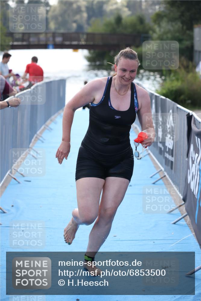 25.08.2024 - Elbe Triathlon Hamburg H.Heesch http://msf.ph/oto/6853500 25.08.2024 15:37:26 Schwimmen  meine-sportfotos.de