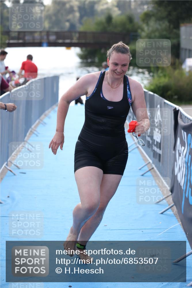 25.08.2024 - Elbe Triathlon Hamburg H.Heesch http://msf.ph/oto/6853507 25.08.2024 15:37:26 Schwimmen  meine-sportfotos.de