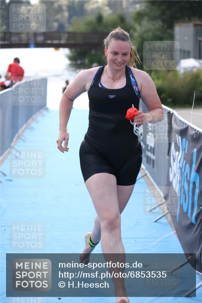 25.08.2024 - Elbe Triathlon Hamburg H.Heesch http://msf.ph/oto/6853535 25.08.2024 15:37:27 Schwimmen  meine-sportfotos.de