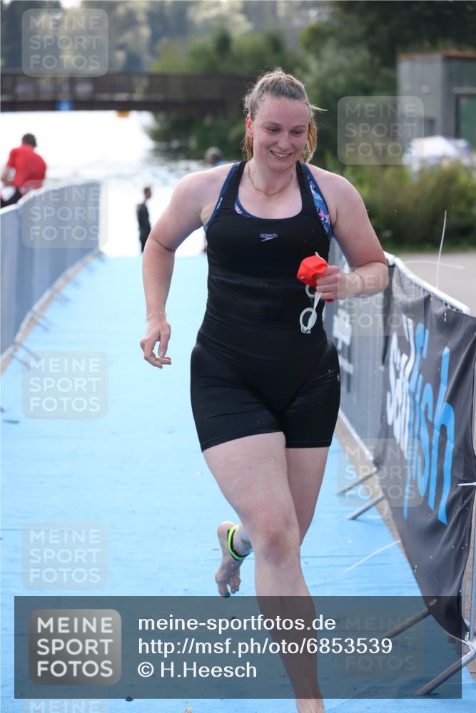 25.08.2024 - Elbe Triathlon Hamburg H.Heesch http://msf.ph/oto/6853539 25.08.2024 15:37:27 Schwimmen  meine-sportfotos.de