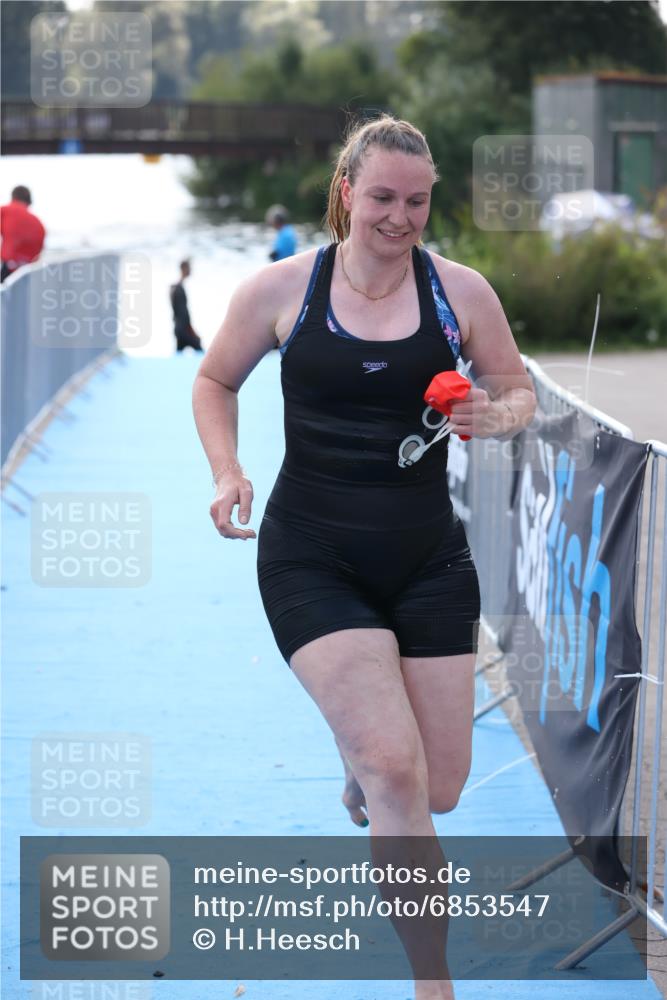 25.08.2024 - Elbe Triathlon Hamburg H.Heesch http://msf.ph/oto/6853547 25.08.2024 15:37:27 Schwimmen  meine-sportfotos.de