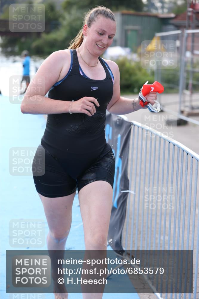 25.08.2024 - Elbe Triathlon Hamburg H.Heesch http://msf.ph/oto/6853579 25.08.2024 15:37:27 Schwimmen  meine-sportfotos.de