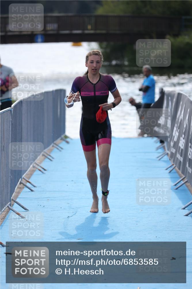 25.08.2024 - Elbe Triathlon Hamburg H.Heesch http://msf.ph/oto/6853585 25.08.2024 15:38:17 Schwimmen  meine-sportfotos.de