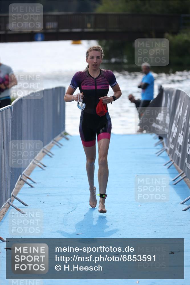 25.08.2024 - Elbe Triathlon Hamburg H.Heesch http://msf.ph/oto/6853591 25.08.2024 15:38:18 Schwimmen  meine-sportfotos.de