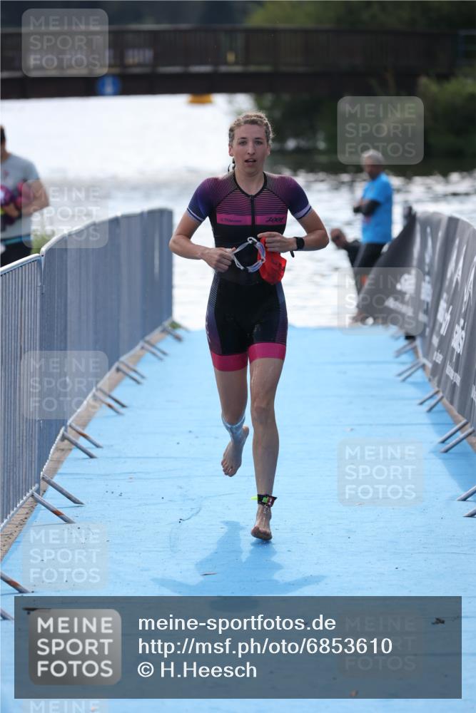 25.08.2024 - Elbe Triathlon Hamburg H.Heesch http://msf.ph/oto/6853610 25.08.2024 15:38:18 Schwimmen  meine-sportfotos.de