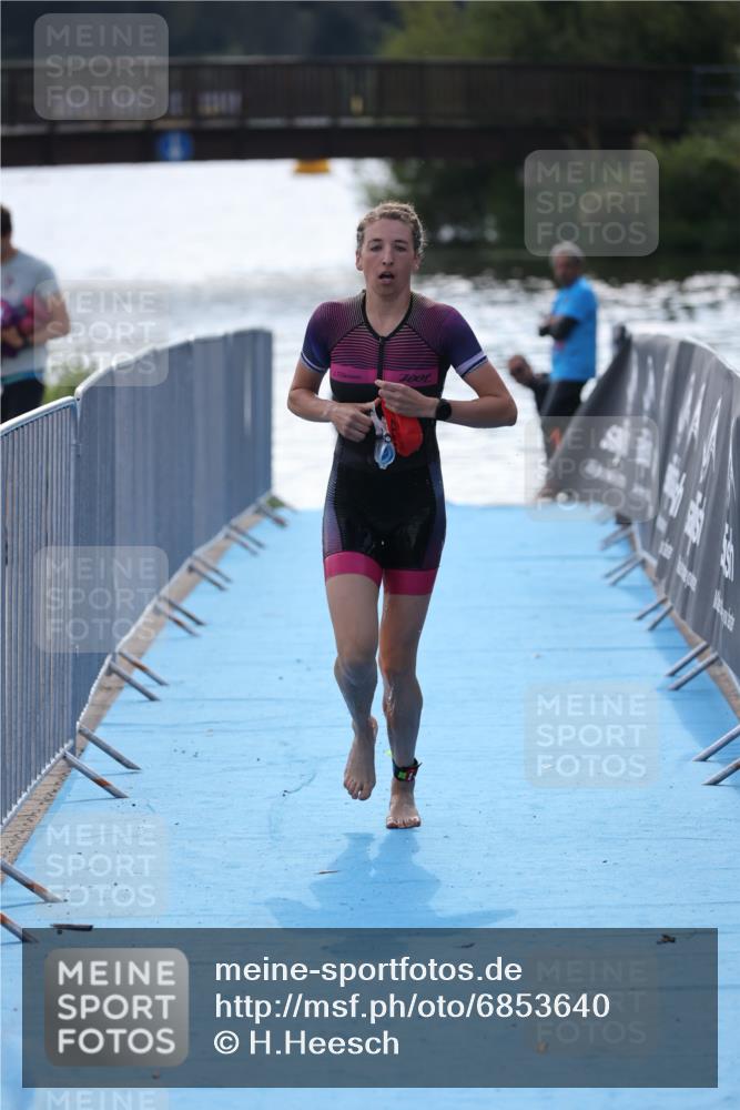 25.08.2024 - Elbe Triathlon Hamburg H.Heesch http://msf.ph/oto/6853640 25.08.2024 15:38:18 Schwimmen  meine-sportfotos.de
