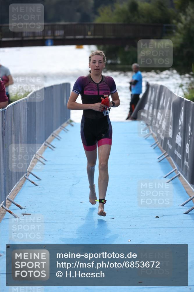 25.08.2024 - Elbe Triathlon Hamburg H.Heesch http://msf.ph/oto/6853672 25.08.2024 15:38:18 Schwimmen  meine-sportfotos.de