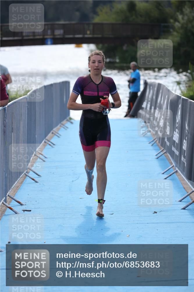 25.08.2024 - Elbe Triathlon Hamburg H.Heesch http://msf.ph/oto/6853683 25.08.2024 15:38:18 Schwimmen  meine-sportfotos.de