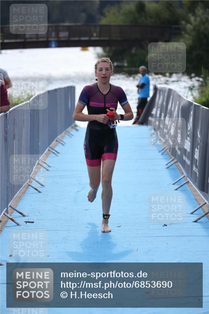 25.08.2024 - Elbe Triathlon Hamburg H.Heesch http://msf.ph/oto/6853690 25.08.2024 15:38:18 Schwimmen  meine-sportfotos.de