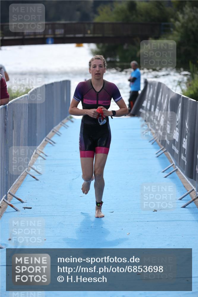 25.08.2024 - Elbe Triathlon Hamburg H.Heesch http://msf.ph/oto/6853698 25.08.2024 15:38:18 Schwimmen  meine-sportfotos.de