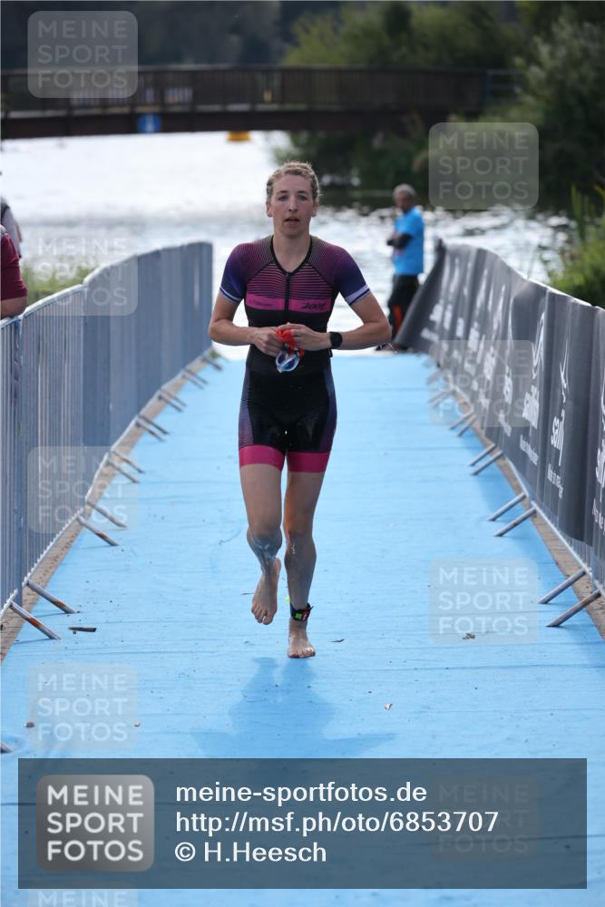 25.08.2024 - Elbe Triathlon Hamburg H.Heesch http://msf.ph/oto/6853707 25.08.2024 15:38:18 Schwimmen  meine-sportfotos.de