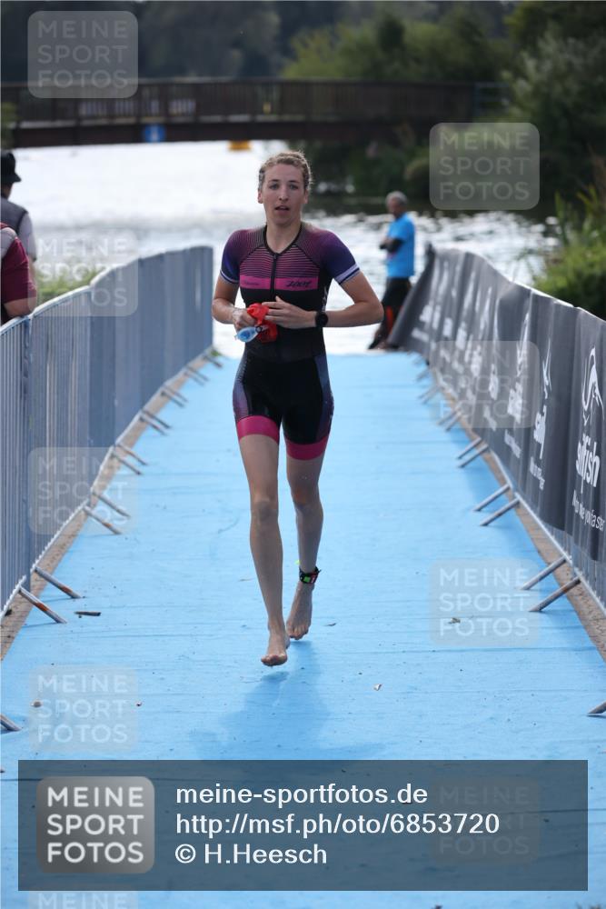 25.08.2024 - Elbe Triathlon Hamburg H.Heesch http://msf.ph/oto/6853720 25.08.2024 15:38:19 Schwimmen  meine-sportfotos.de