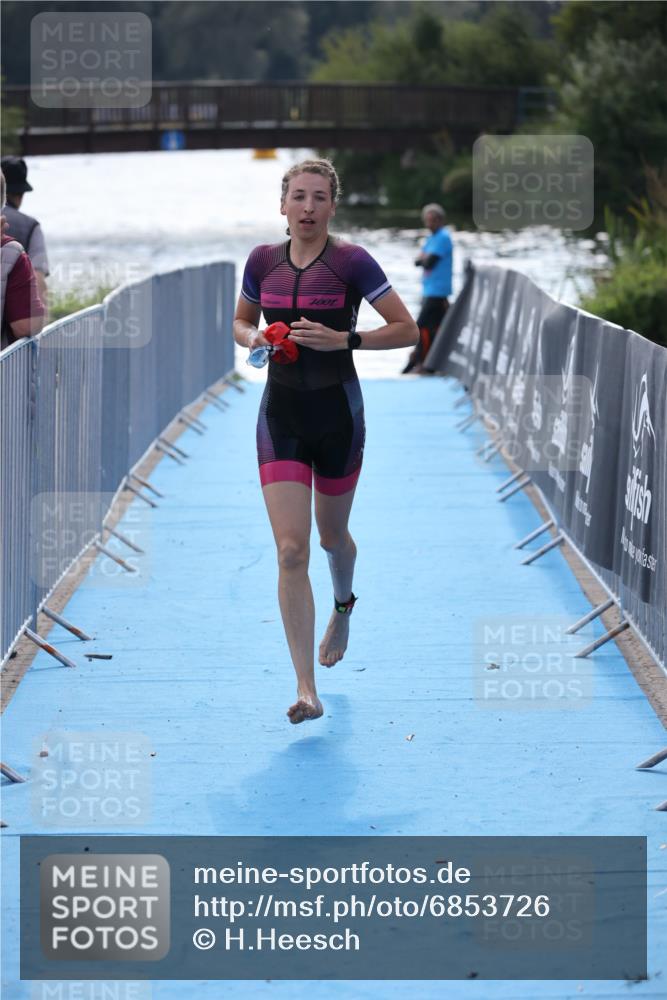 25.08.2024 - Elbe Triathlon Hamburg H.Heesch http://msf.ph/oto/6853726 25.08.2024 15:38:19 Schwimmen  meine-sportfotos.de