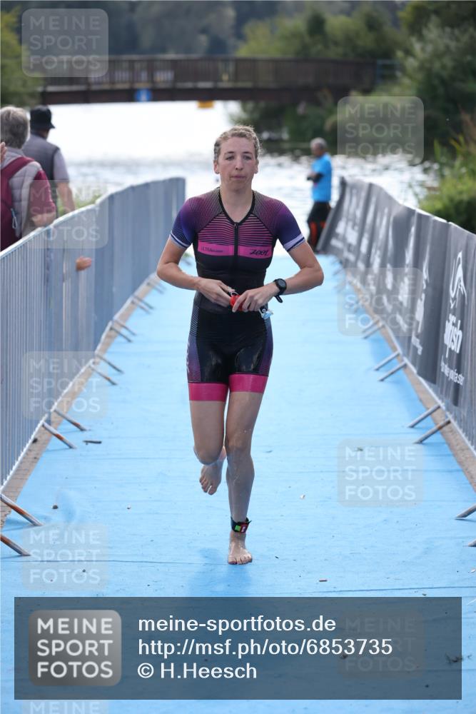25.08.2024 - Elbe Triathlon Hamburg H.Heesch http://msf.ph/oto/6853735 25.08.2024 15:38:19 Schwimmen  meine-sportfotos.de