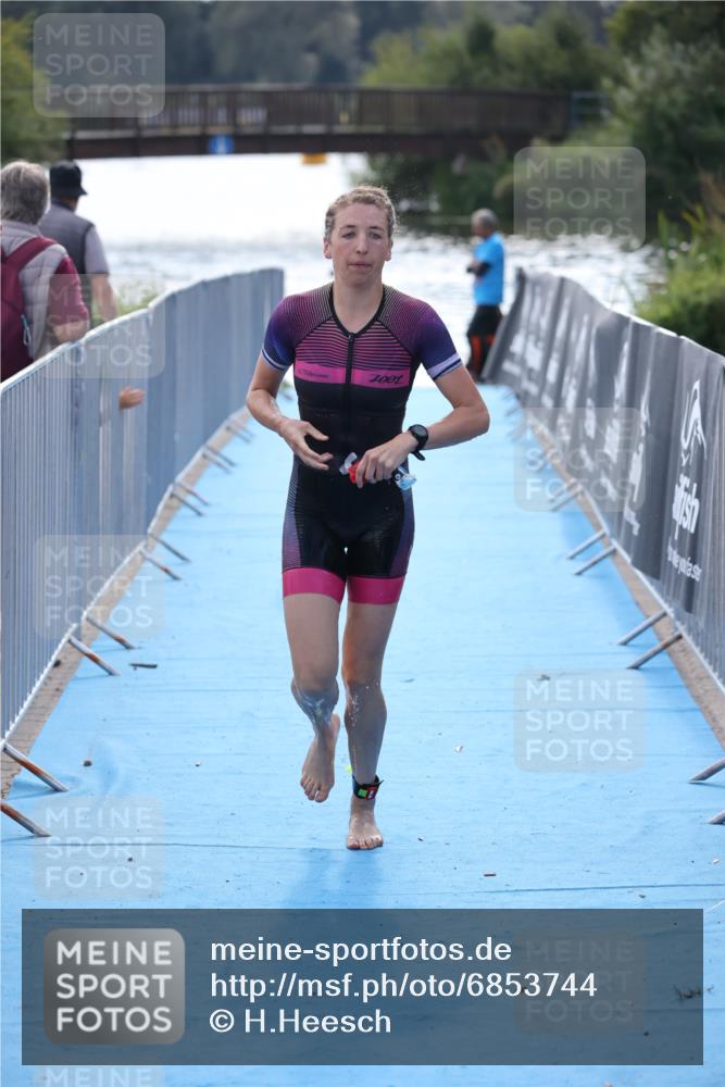 25.08.2024 - Elbe Triathlon Hamburg H.Heesch http://msf.ph/oto/6853744 25.08.2024 15:38:19 Schwimmen  meine-sportfotos.de