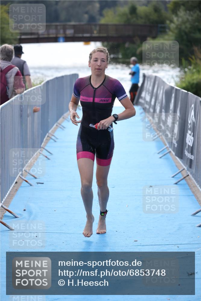 25.08.2024 - Elbe Triathlon Hamburg H.Heesch http://msf.ph/oto/6853748 25.08.2024 15:38:19 Schwimmen  meine-sportfotos.de