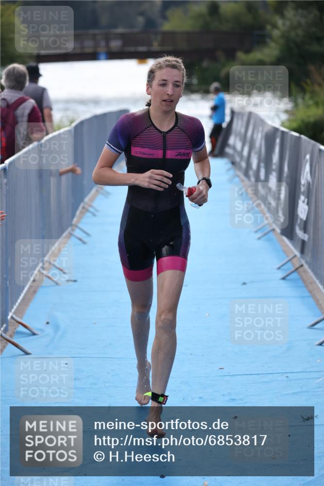25.08.2024 - Elbe Triathlon Hamburg H.Heesch http://msf.ph/oto/6853817 25.08.2024 15:38:20 Schwimmen  meine-sportfotos.de