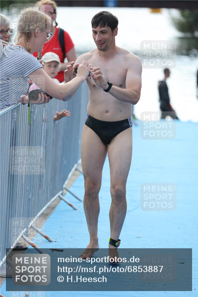 25.08.2024 - Elbe Triathlon Hamburg H.Heesch http://msf.ph/oto/6853887 25.08.2024 15:39:05 Schwimmen  meine-sportfotos.de