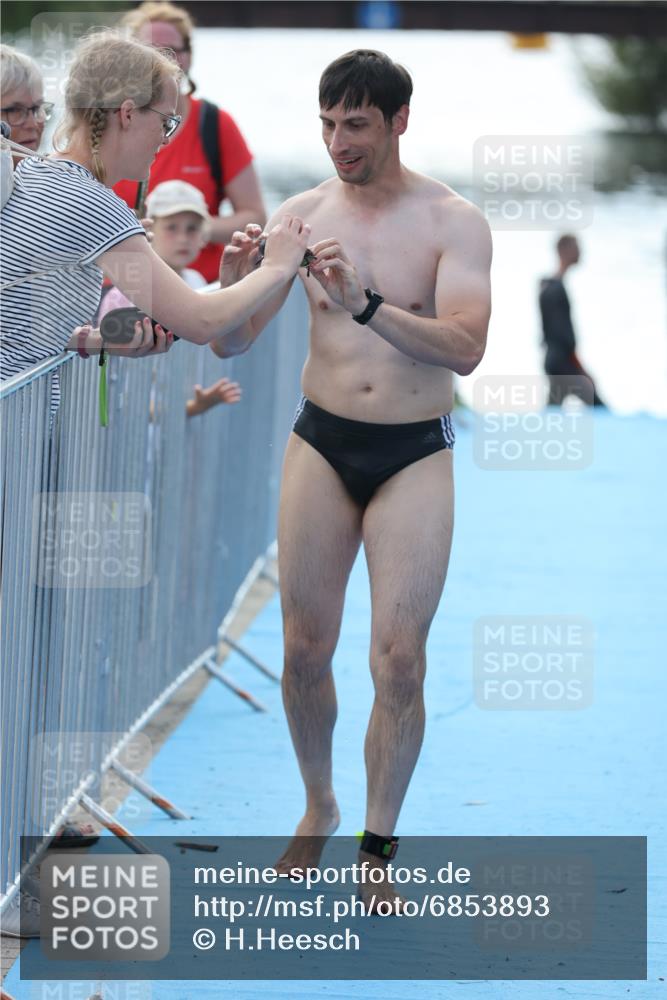 25.08.2024 - Elbe Triathlon Hamburg H.Heesch http://msf.ph/oto/6853893 25.08.2024 15:39:05 Schwimmen  meine-sportfotos.de