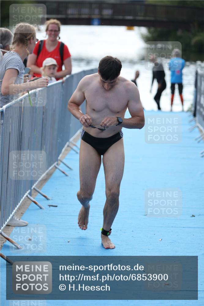 25.08.2024 - Elbe Triathlon Hamburg H.Heesch http://msf.ph/oto/6853900 25.08.2024 15:39:06 Schwimmen  meine-sportfotos.de