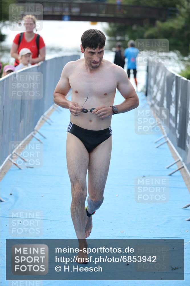 25.08.2024 - Elbe Triathlon Hamburg H.Heesch http://msf.ph/oto/6853942 25.08.2024 15:39:07 Schwimmen  meine-sportfotos.de