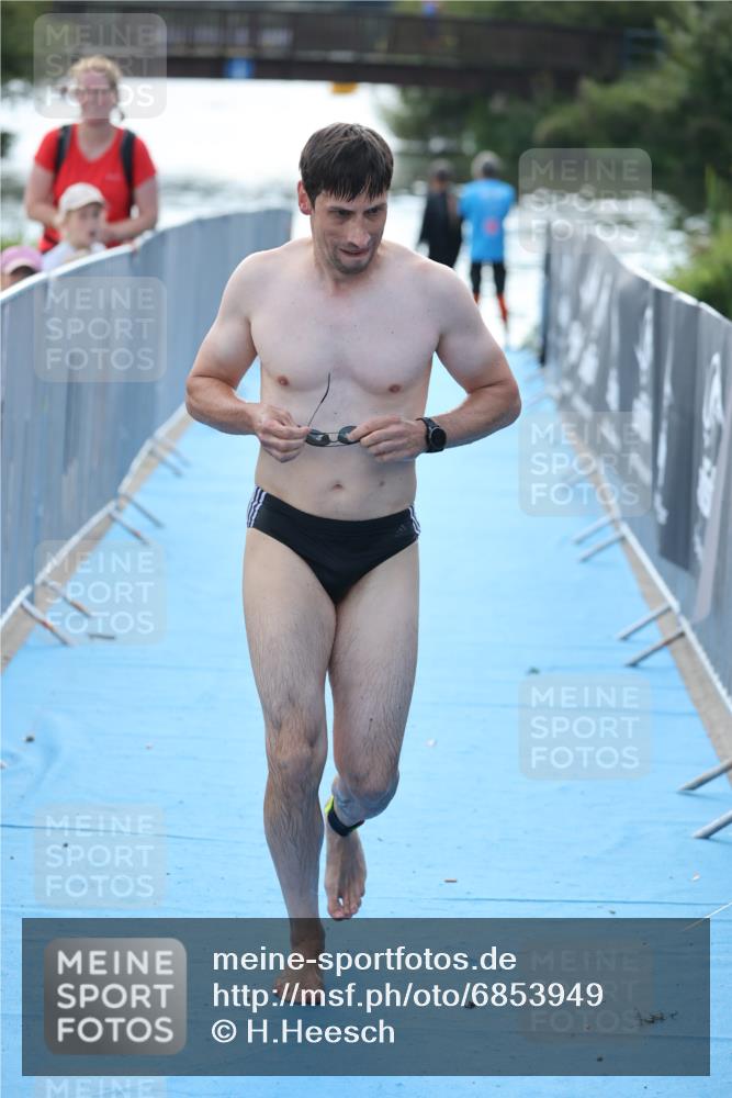25.08.2024 - Elbe Triathlon Hamburg H.Heesch http://msf.ph/oto/6853949 25.08.2024 15:39:07 Schwimmen  meine-sportfotos.de