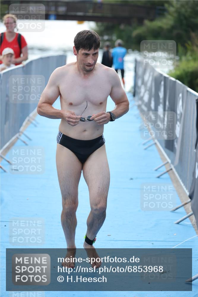 25.08.2024 - Elbe Triathlon Hamburg H.Heesch http://msf.ph/oto/6853968 25.08.2024 15:39:07 Schwimmen  meine-sportfotos.de