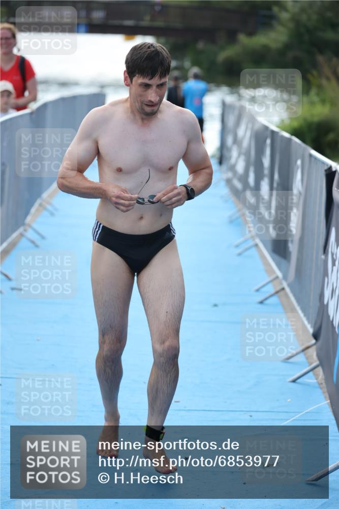 25.08.2024 - Elbe Triathlon Hamburg H.Heesch http://msf.ph/oto/6853977 25.08.2024 15:39:07 Schwimmen  meine-sportfotos.de